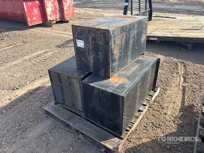 Quantity of (3) Truck Boxes Parti di autocarro