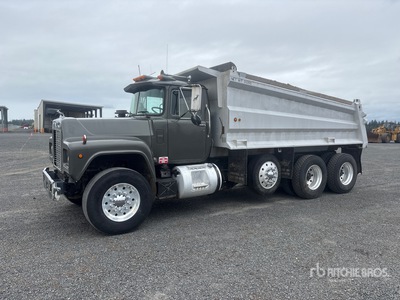 1990 Mack RD688S 8x4 Tri/A Dump Truck