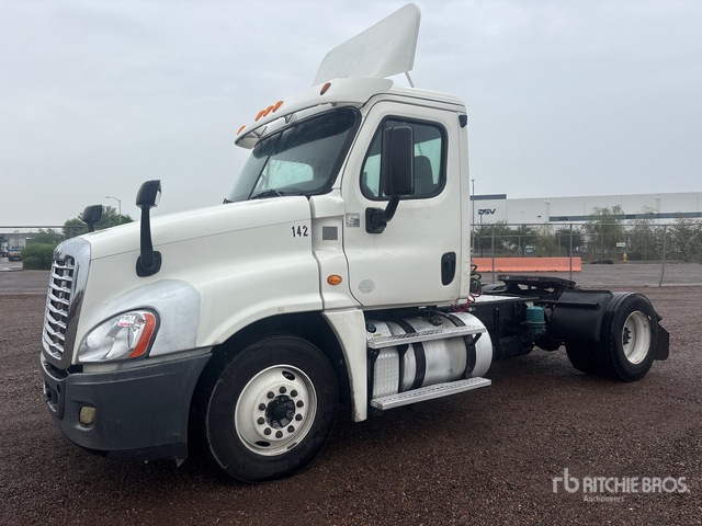 2013 Freightliner Cascadia 125 4x2 S/A Day Cab Truck Tractor