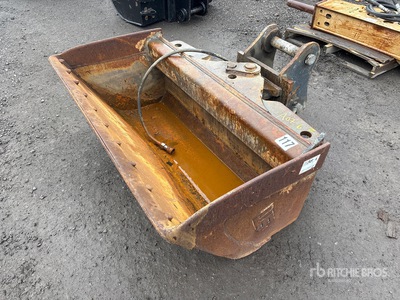 60 in 0.57 m3 Hydraulic Tilting Excavator Bucket - Fits Werk-Brau Co., Inc. WTB60-75