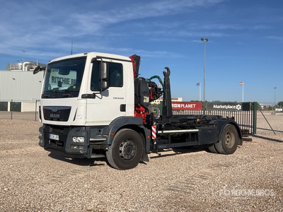 2016 MAN TGM 18.250 4x2 with crane Fassi F65A 0.22 Roll-Off Truck