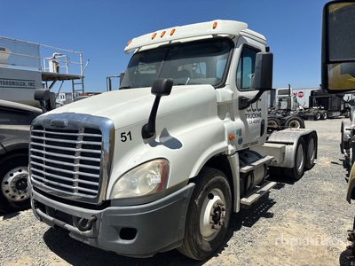 2015 Freightliner Cascadia 125 6x4 Ciągnik siodłowy T/A z kabiną dzienną (Inoperable)