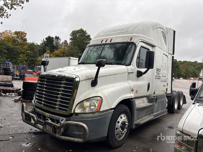 2014 Freightliner Cascadia 125 6x4 Ciągnik siodłowy T/A z kabiną sypialną (Inoperable)