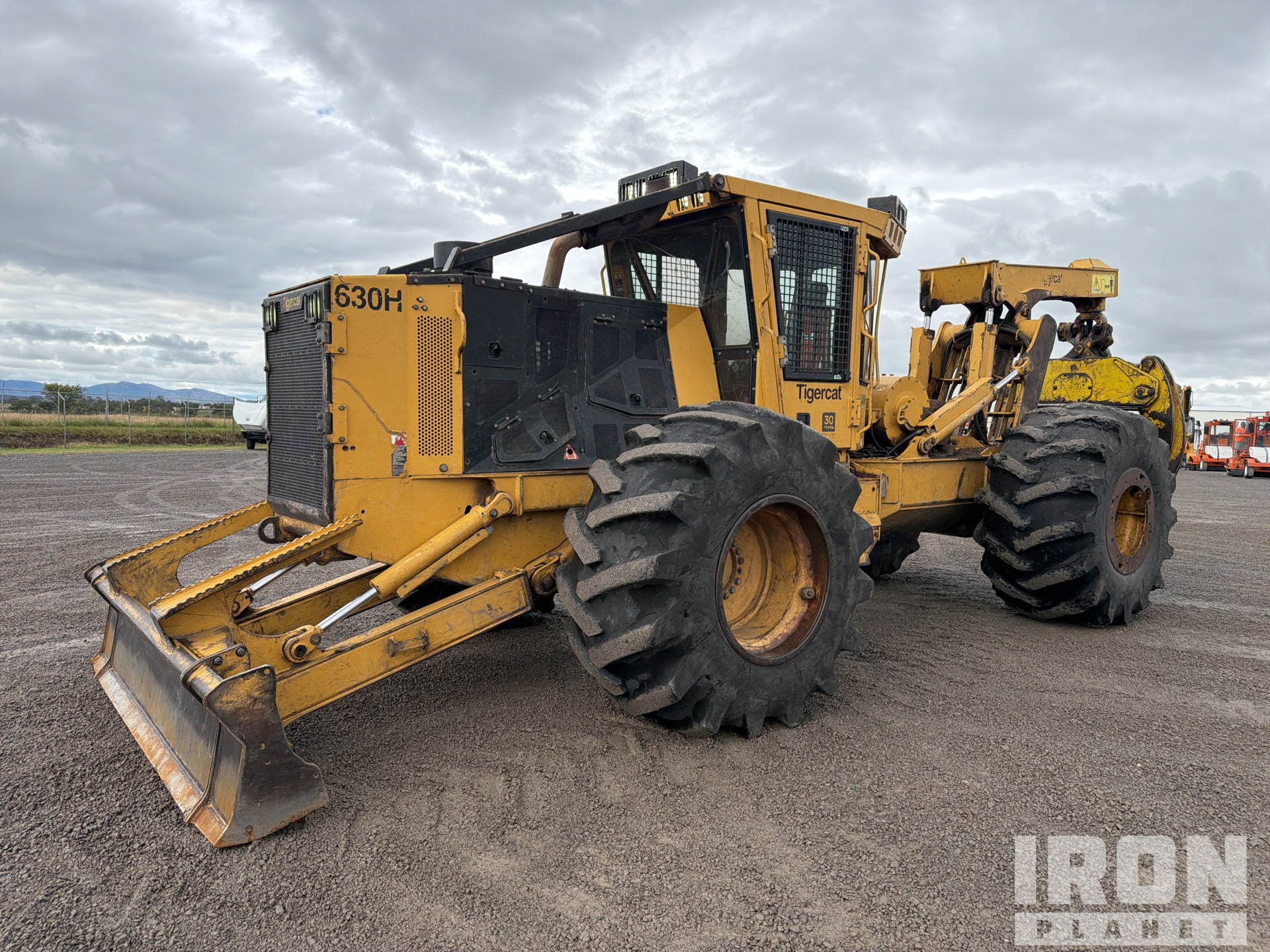 2022 Tigercat 630 H 4x4 Clam Bunk سكيدر