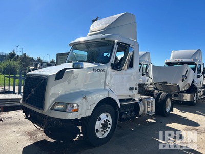 2015 Volvo VNM 4x2 تراكتور شاحنة (أحادي المحور)