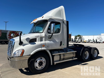 2013 Freightliner Cascadia 113 6x4 T/A Day Cab Truck Tractor