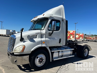 2013 Freightliner Cascadia 113 4x2 S/A Day Cab Truck Tractor