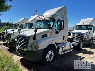 2012 Freightliner Cascadia 113 4x2 S/A Day Cab Truck Tractor