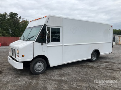 2006 Freightliner MT45 4x2 Fourgon surélevé