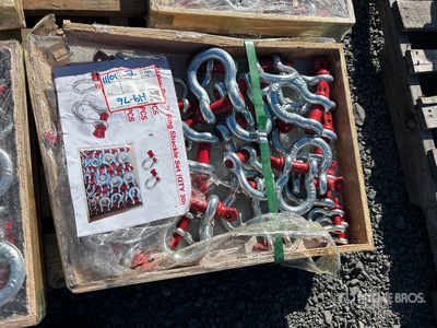 Quantity of (30) Heavy-Duty D-Ring Szekla (Unused)