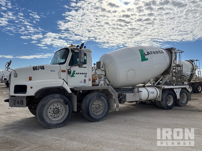 2013 International 5600i 8x4 Twin-Steer Camion malaxeur