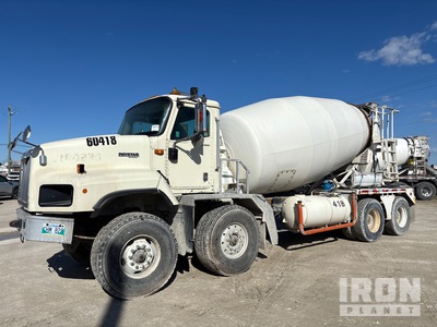 2007 International Paystar 5000 8x4 Twin-Steer Camion malaxeur