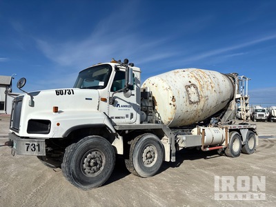 2013 International 5600i 8x4 Twin-Steer Camion malaxeur