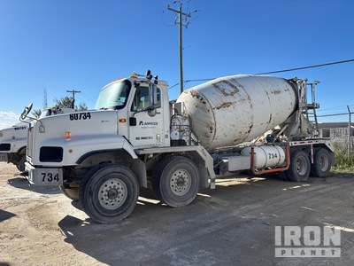 2013 International 5600i 8x4 Twin-Steer Camion malaxeur