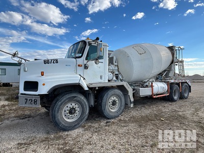 2013 International 5600i 8x4 Twin-Steer Camion mélangeur