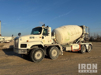 2013 International 5600i 8x4 Twin-Steer Camion mélangeur