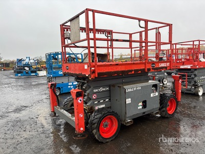 2018 Skyjack SJ6832 RT 4x4 Dual Fuel Scissor Lift