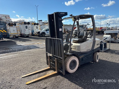 2014 Crown C51050-50 4350 lb Pneumatic Tire Chariot Élévateur