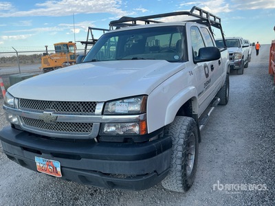 2005 Chevrolet K2500HD 4x4 Crew Cab Pickup