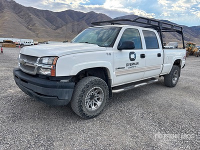 2005 Chevrolet K2500HD 4x4 Crew Cab Pickup