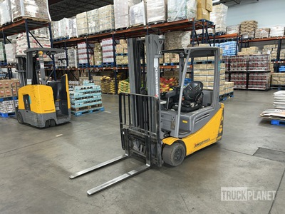 2019 Jungheinrich EFG220 4410 lb Chariot Élévateur Électrique