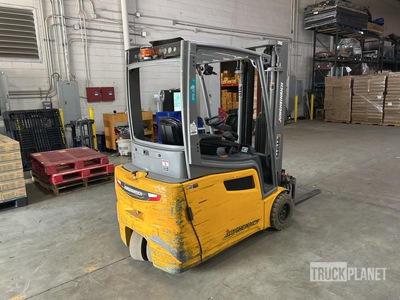 General Appearance - Lift Truck* with Imagen: esquina trasera derecha