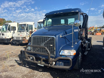 2014 Volvo VNM200 6x4 Ciągnik siodłowy T/A z kabiną dzienną (Inoperable)