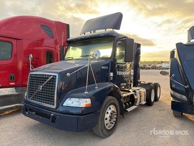 2013 Volvo VNM64T200 6x4 Ciągnik siodłowy T/A z kabiną dzienną