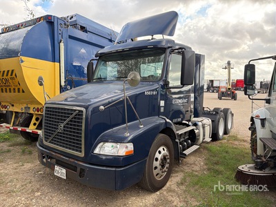 2014 Volvo VNM64T200 6x4 Ciągnik siodłowy T/A z kabiną dzienną