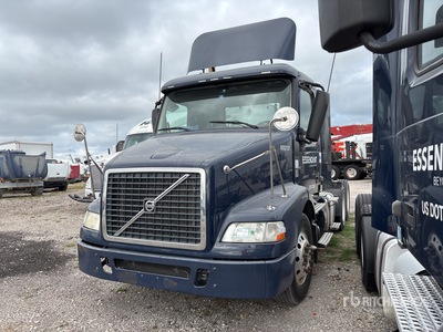 2013 Volvo VNM64T200 6x4 Ciągnik siodłowy T/A z kabiną dzienną