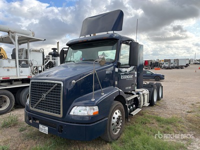 2013 Volvo VNM64T200 6x4 Ciągnik siodłowy T/A z kabiną dzienną