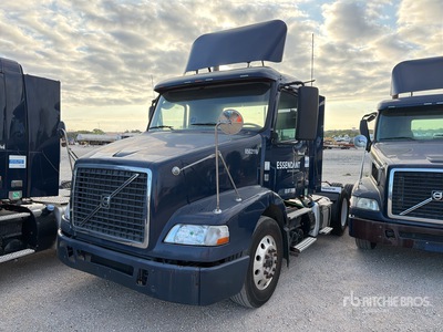 2013 Volvo VNM64T200 6x4 Ciągnik siodłowy T/A z kabiną dzienną