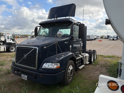 2013 Volvo VNM64T200 6x4 Ciągnik siodłowy T/A z kabiną dzienną