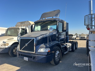 2014 Volvo VNM 6x4 Ciągnik siodłowy T/A z kabiną dzienną