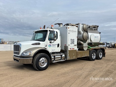 Tornado F2 on 2009 Freightliner M2 6x4 شاحنة شفط و حفر