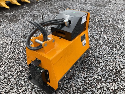 2026 GIYI EBC32 24 in Cortasetos para Miniexcavadora (Sin Usar) / Mini Excavator Hedge Cutter (Unused)