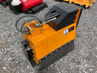 2026 GIYI EBC32 24 in Cortasetos para Miniexcavadora (Sin Usar) / Mini Excavator Hedge Cutter (Unused)