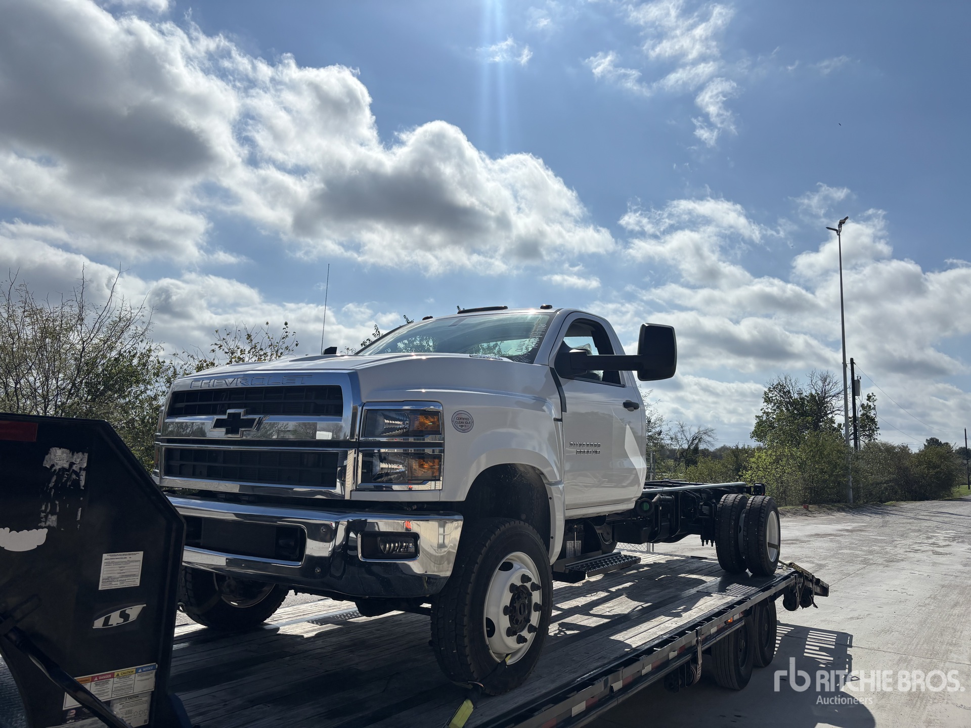 2024 GMC 5500 4x4 Cab and Chassis