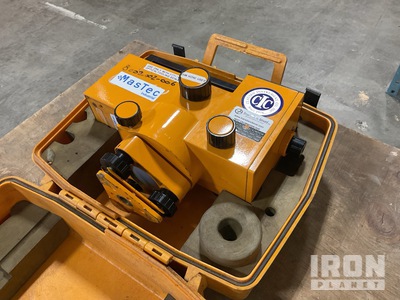 Carl Zeiss Jena NI005A Laser Level