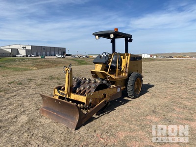 2000 Cat CP-323C Compacteur à tambour à pieds dameurs