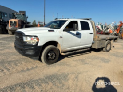 2022 Ram 3500 4x4 Crew Cab Flatbed Truck