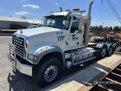2015 Mack GU713 Granite 8x4 Tri/A Dagcabine Trekker