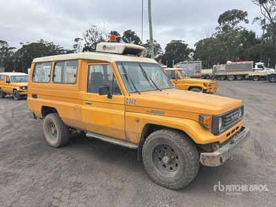 Toyota LandCruiser 75 Series Troop Carrier 4WD SUV