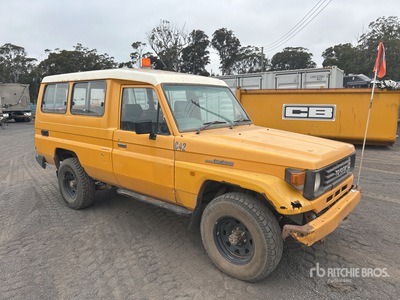 1992 Toyota LandCruiser 75 Series Troop Carrier 4WD SUV