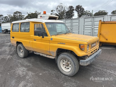 1988 Toyota LandCruiser 75 Series Troop Carrier 4WD SUV