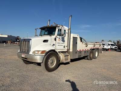 2005 Peterbilt 335 6x4 Camion eau