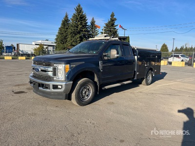 2017 Ford F-250 XLT 4x4 Extended Cab Utility Truck