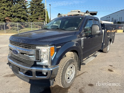 2017 Ford F-250 XLT 4x4 Extended Cab Utility Truck
