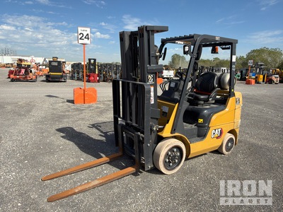 2022 Cat 2C5000 4750 lb Cushion Tire Carrelli Elevatori