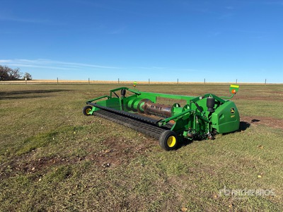 2011 John Deere 615P 15 ft Tête de moissonneuse-batteuse